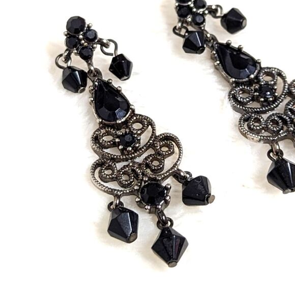 Vintage Black Bead and Antiqued Silvertone Chandelier Pierced Earrings - Picture 6 of 10